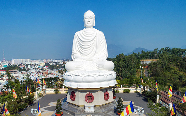 Chùa Long Sơn một điểm du lịch và tôn giáo nổi bật của Nha Trang